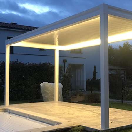 Pose d’une pergola sur-mesure autoportée