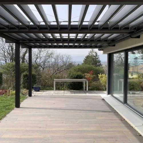 Pose d’une pergola sur-mesure adossée